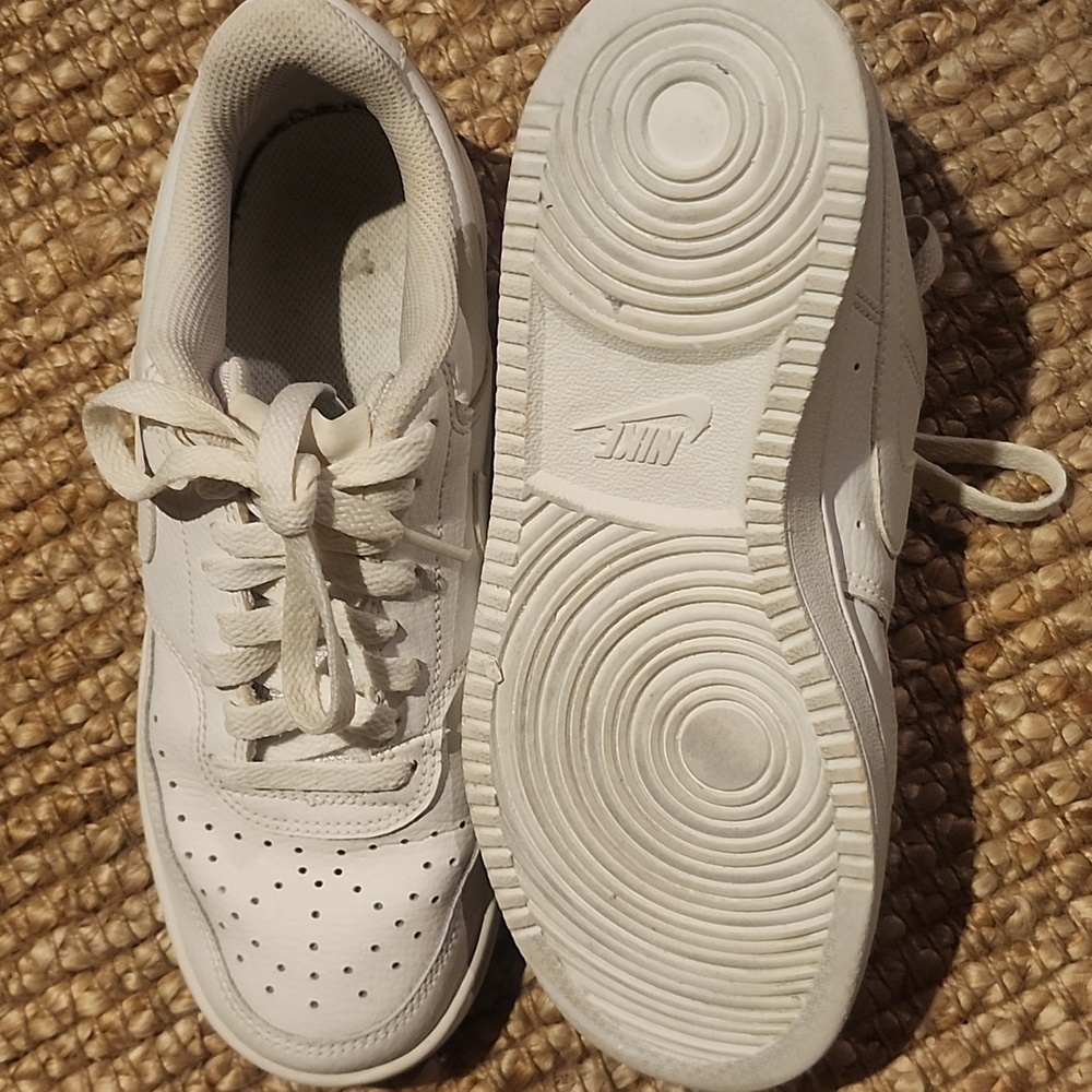 White NIKE Sneakers